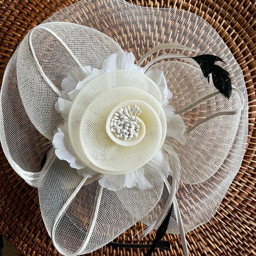 Cream/ Off white Fascinator